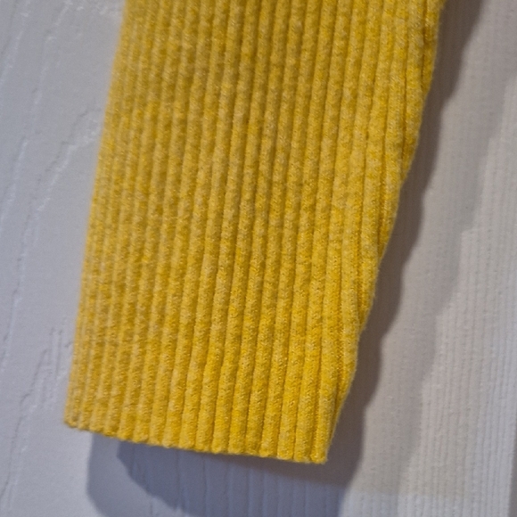 Old Navy Bright Yellow Ribbed Crewneck Sweater - Picture 3 of 6